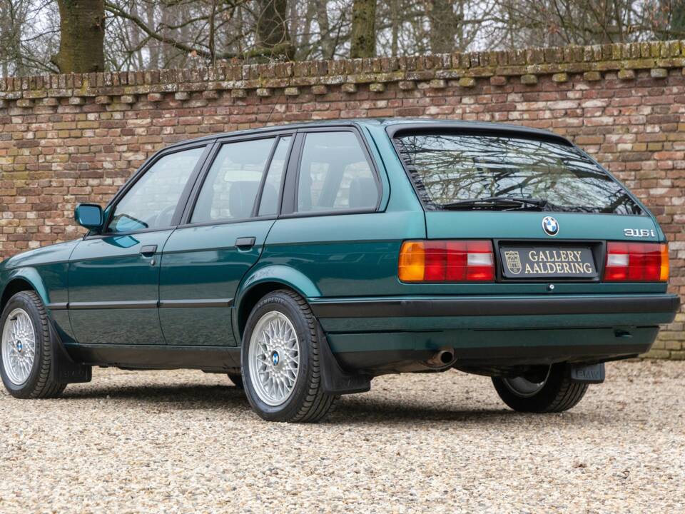 Image 2/50 of BMW 316i Touring (1993)