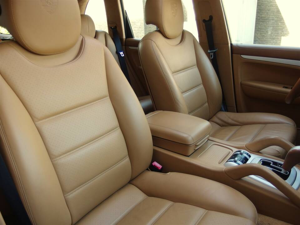 Image 49/93 of Porsche Cayenne Turbo (2007)