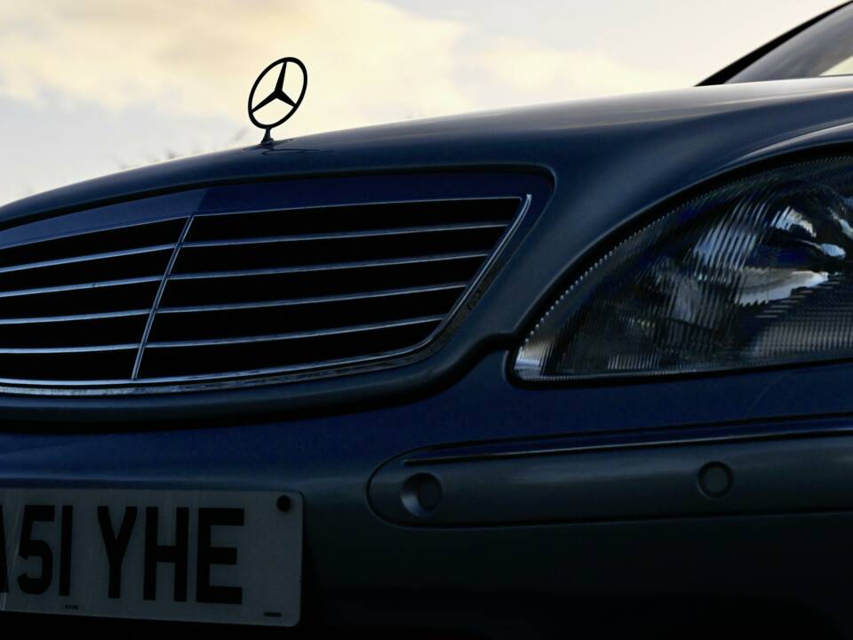 Image 22/50 de Mercedes-Benz S 500 L (2001)