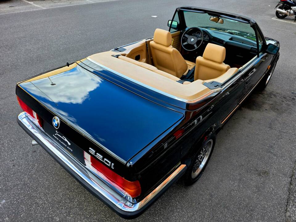 Bild 16/31 von BMW 320i (1988)