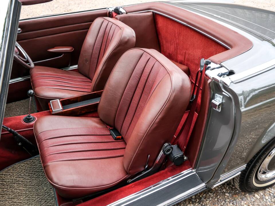 Afbeelding 14/27 van Mercedes-Benz 230 SL (1964)