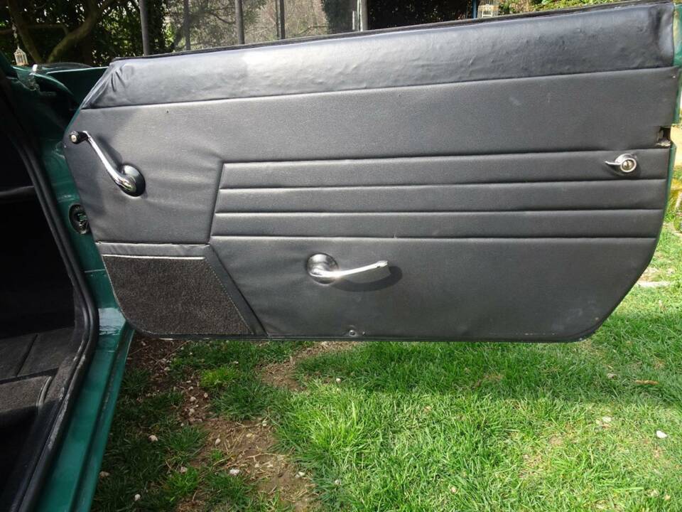 Image 14/49 of Triumph Spitfire Mk II (1965)