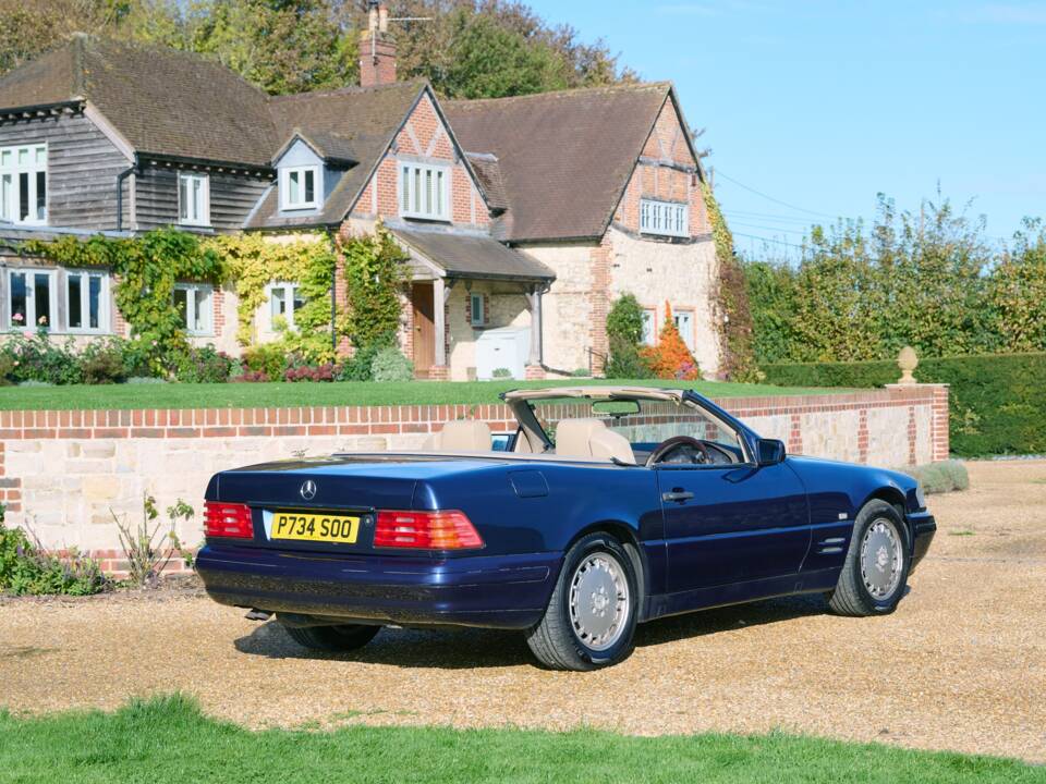 Image 17/50 of Mercedes-Benz SL 280 (1996)
