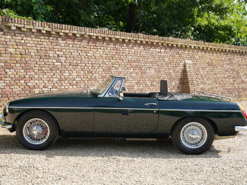 Image 14/50 of MG MGB (1969)