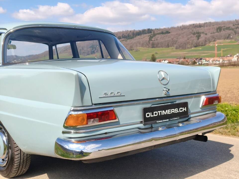 Afbeelding 23/25 van Mercedes-Benz 200 (1967)