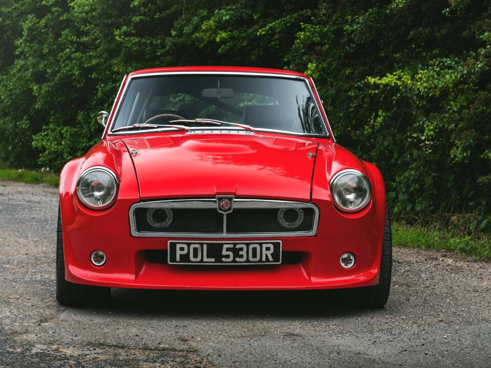 Image 6/50 of MG MGB GT V8 (1977)