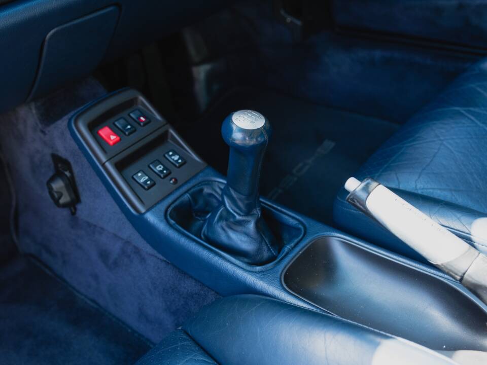 Image 36/52 of Porsche 911 Carrera 4 (1997)