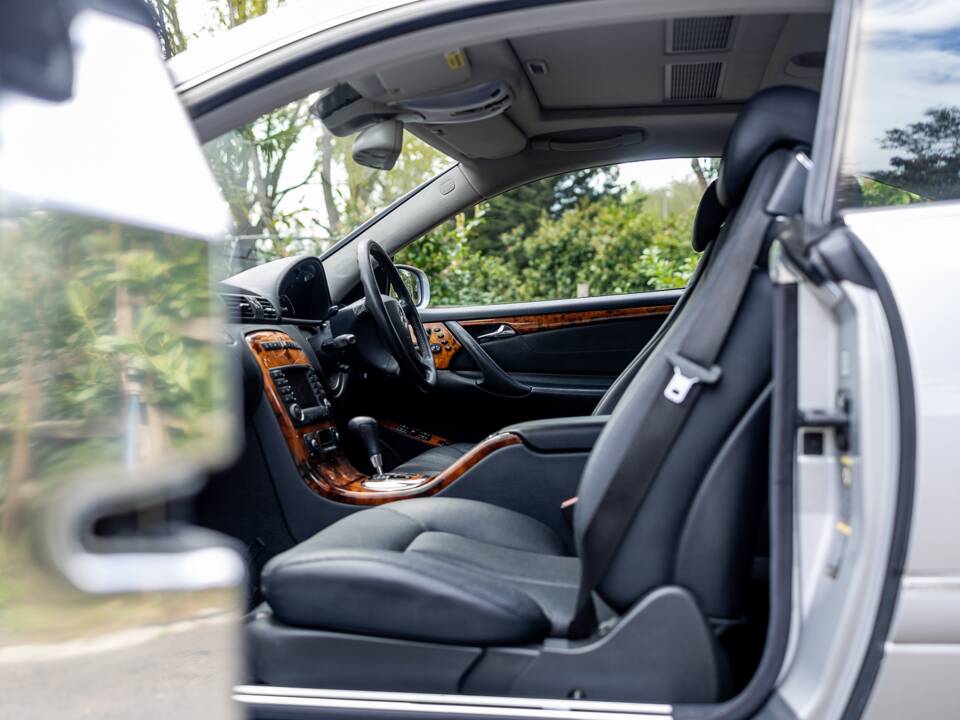 Image 7/36 of Mercedes-Benz CL 500 (2004)