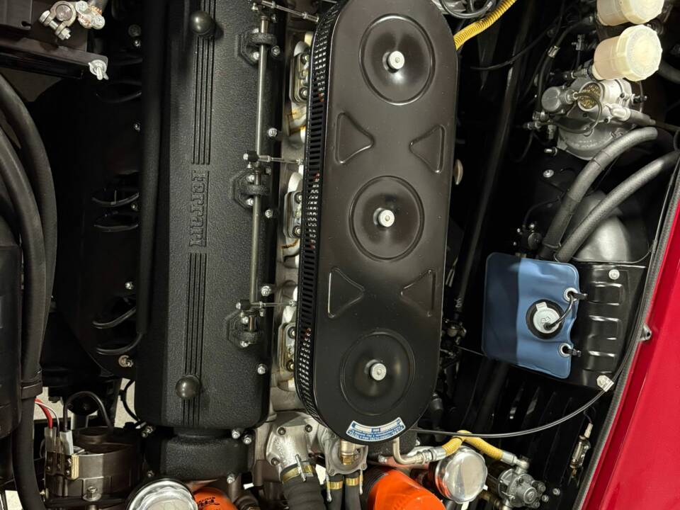 Image 16/50 of Ferrari 330 GT 2+2 (1965)