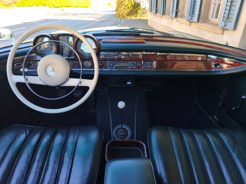 Afbeelding 10/30 van Mercedes-Benz 220 SE b (1961)