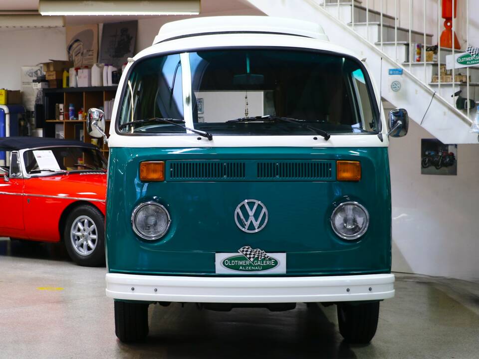 Bild 3/38 von Volkswagen T2b Camper (1974)