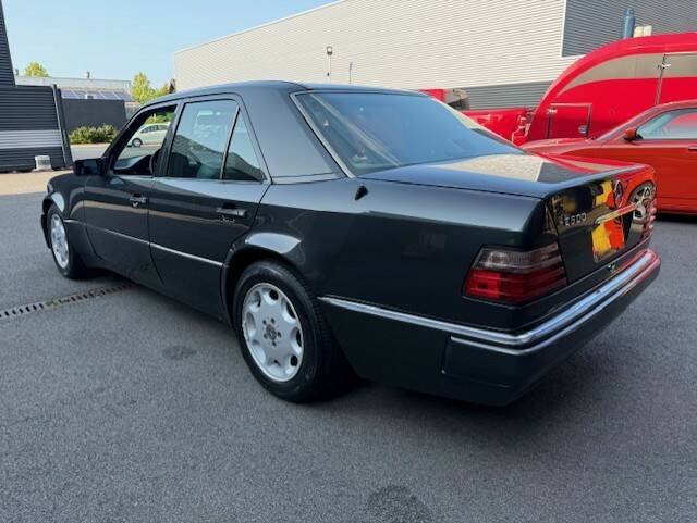 Image 5/24 de Mercedes-Benz E 500 (1994)