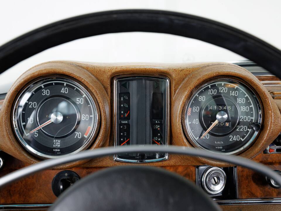 Image 10/32 of Mercedes-Benz 280 SE 3,5 (1971)