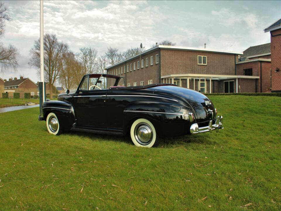 Image 3/68 of Ford Super Deluxe (1941)