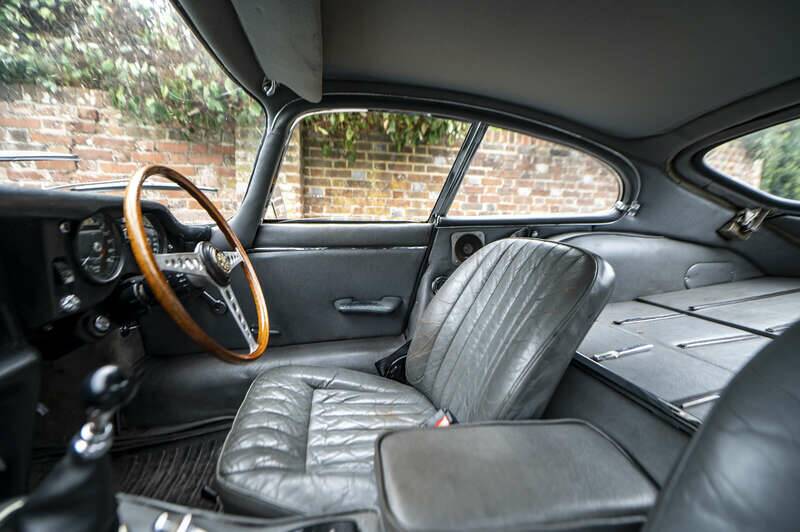 Image 22/50 de Jaguar E-Type (1968)