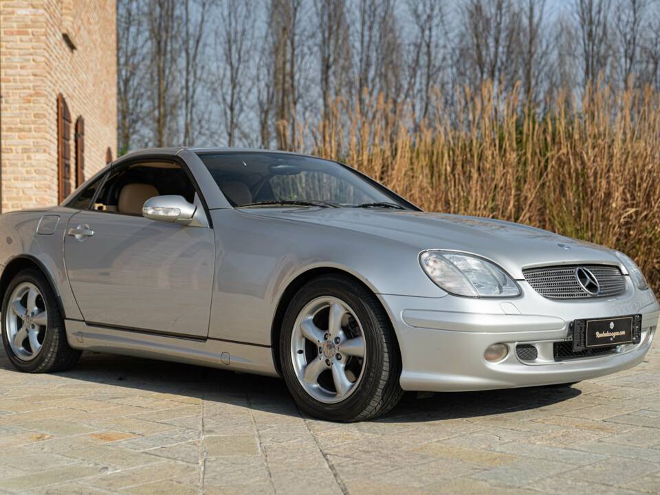 Image 2/50 of Mercedes-Benz SLK 320 (2001)