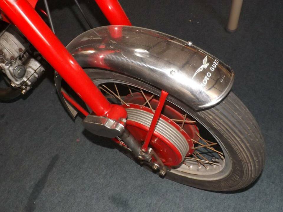 Immagine 21/35 di Moto Guzzi Falcone Turismo (1973)