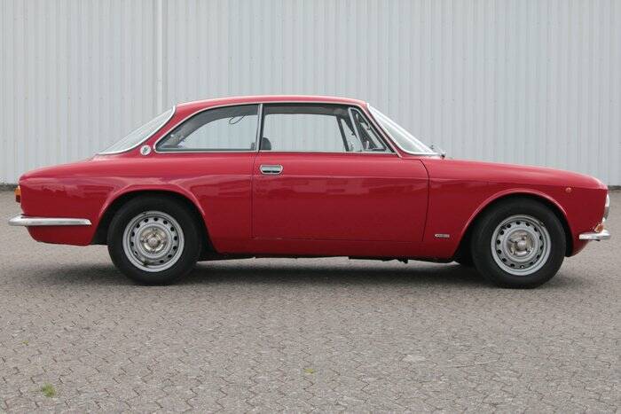 Afbeelding 7/7 van Alfa Romeo Giulia 1600 GT Junior (1976)