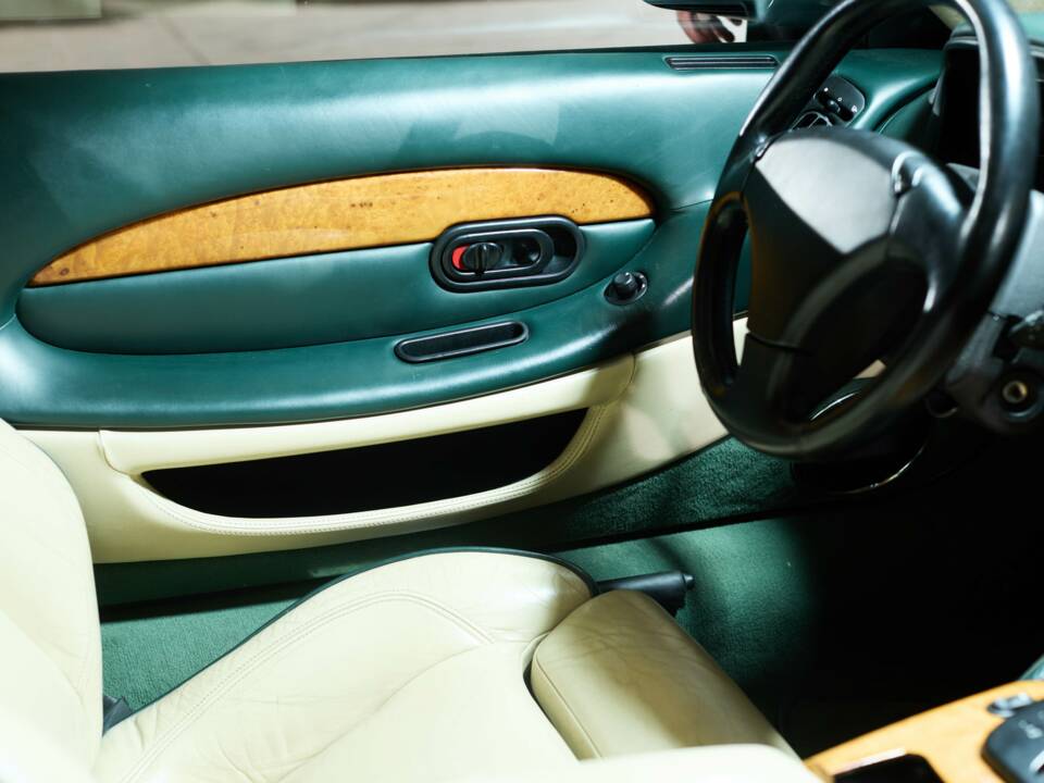 Bild 30/34 von Aston Martin DB 7 Vantage (2000)