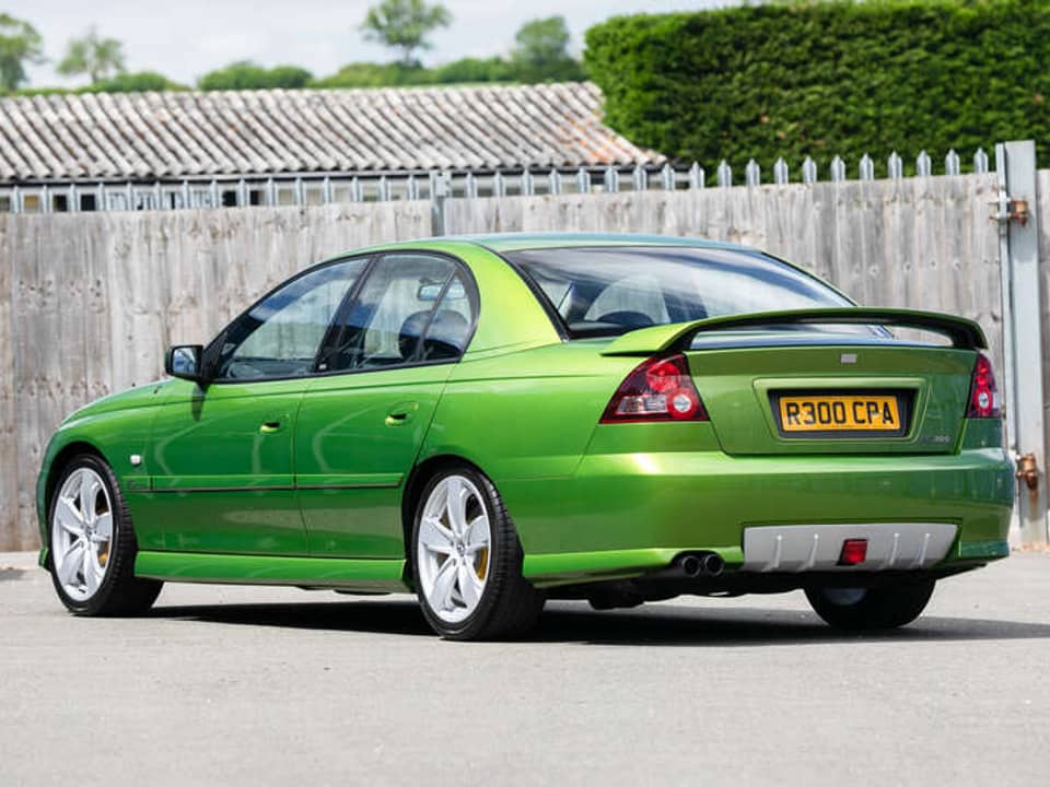 Image 4/45 of Holden LSV R300 (2002)