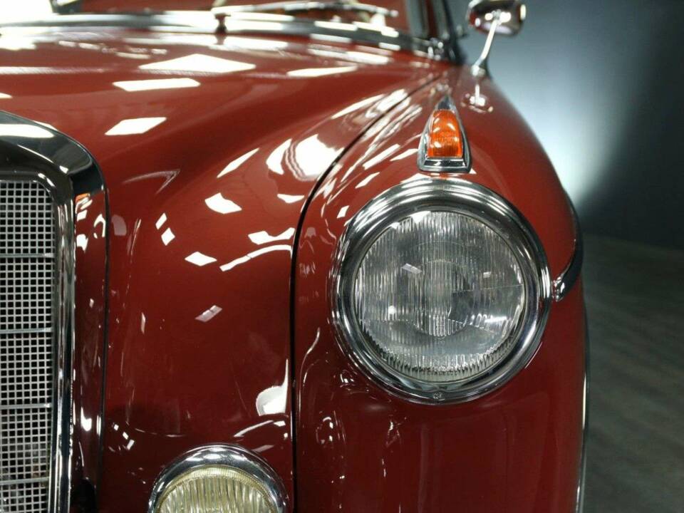 Imagen 38/50 de Mercedes-Benz 220 S (1957)