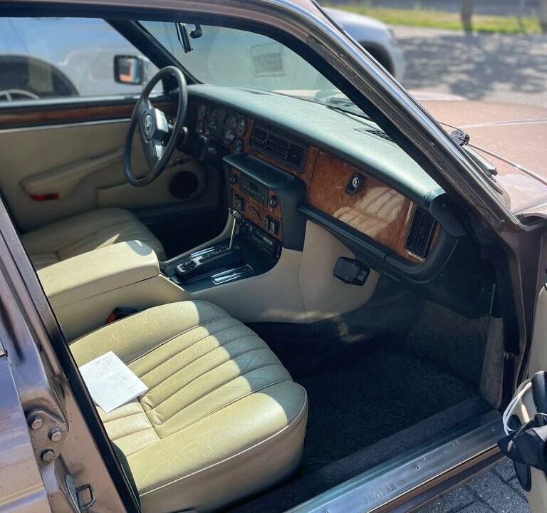 Bild 2/8 von Jaguar Sovereign H.E. V12 (1984)
