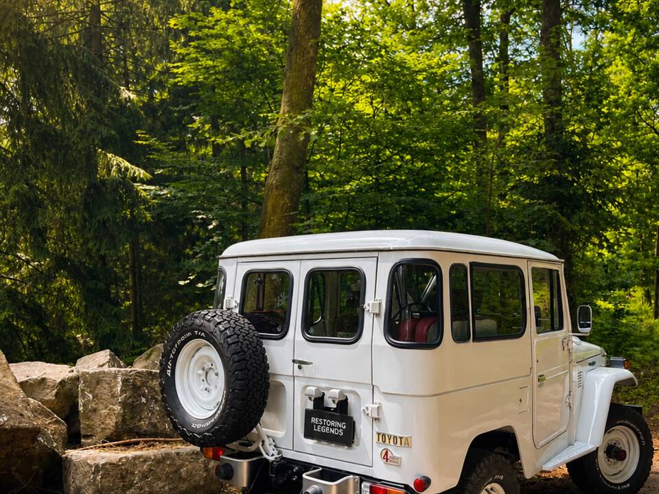 Image 3/67 of Toyota Land Cruiser FJ 40 (1982)