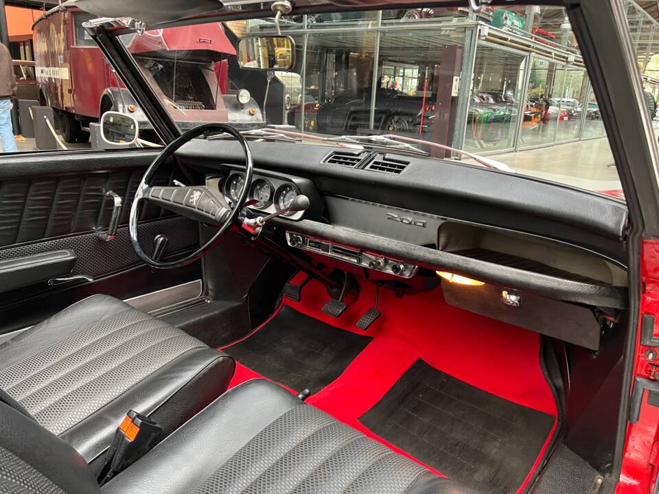 Image 24/39 of Peugeot 204 Convertible (1968)