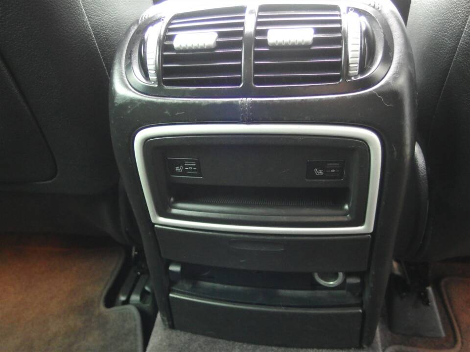 Image 61/99 of Porsche Cayenne Turbo (2007)