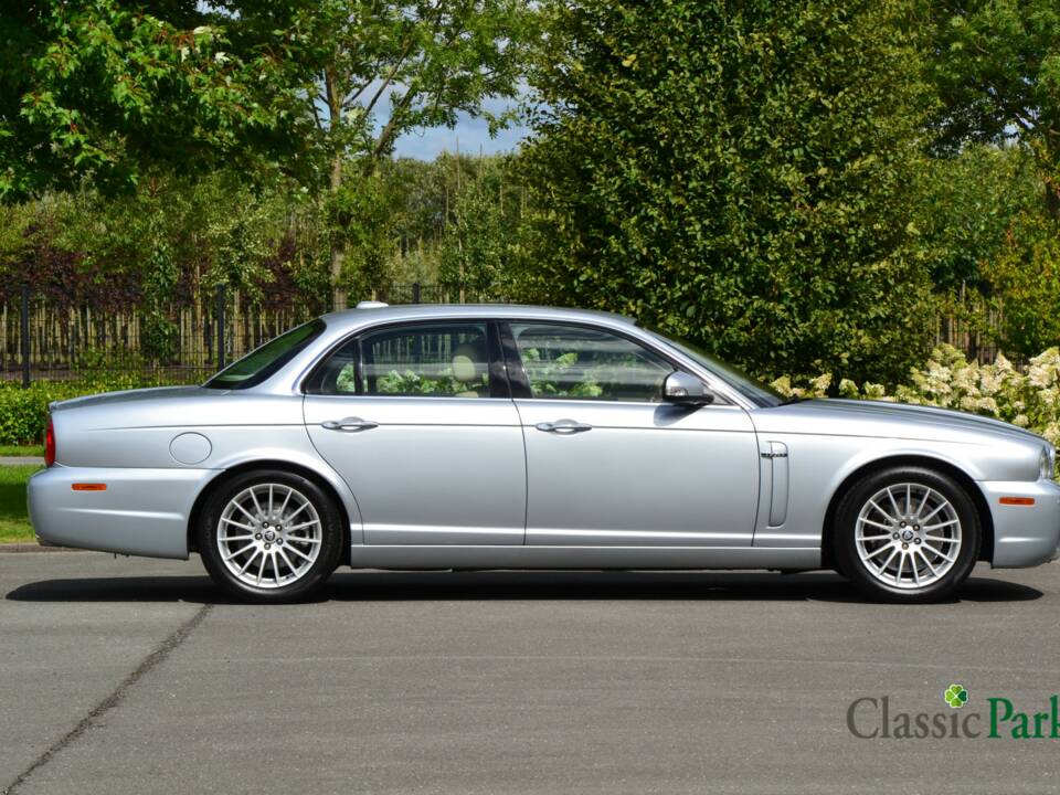 Immagine 6/46 di Jaguar XJ 8 3.5 (2007)