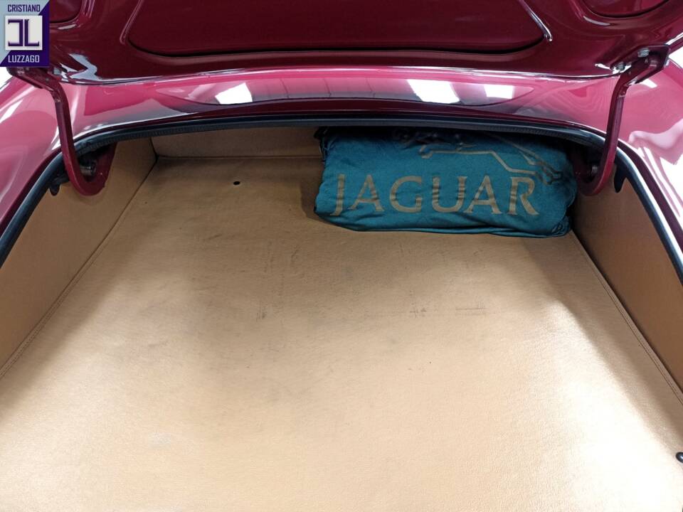 Image 38/77 of Jaguar XK-E (1969)