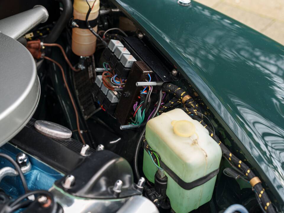 Image 28/31 of Jaguar 340 (1968)
