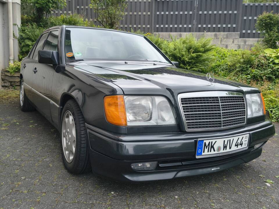 Image 7/8 of Mercedes-Benz 230 E (1988)