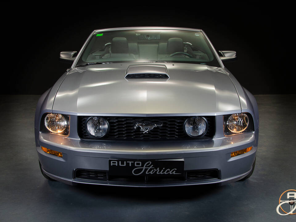 Image 8/27 of Ford Mustang GT (2005)