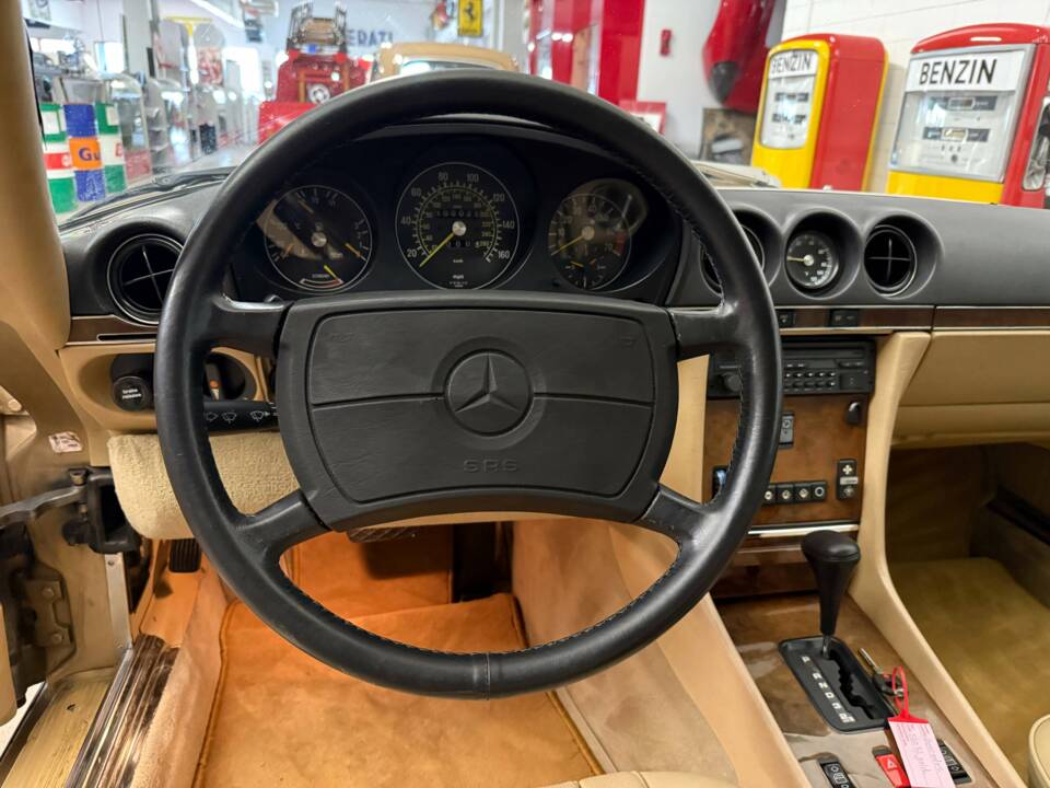 Image 9/14 de Mercedes-Benz 560 SL (1988)