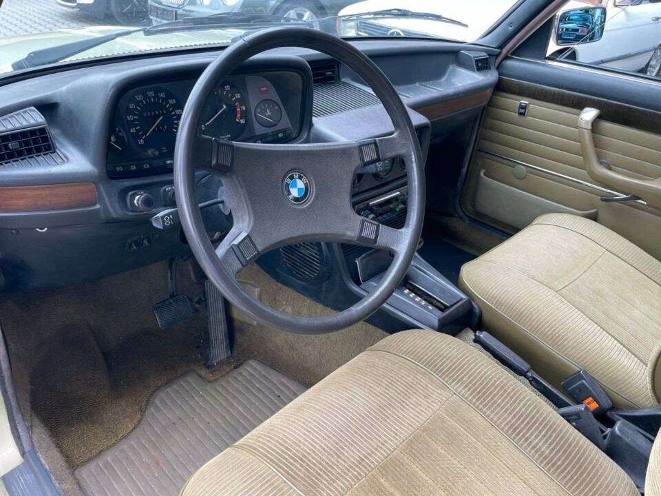 Afbeelding 10/20 van BMW 528i (1979)