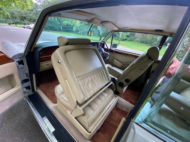 Bild 44/50 von Bentley Corniche (1980)