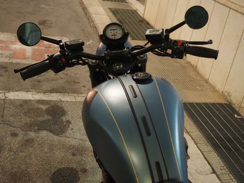 Immagine 6/30 di Triumph DUMMY (2000)