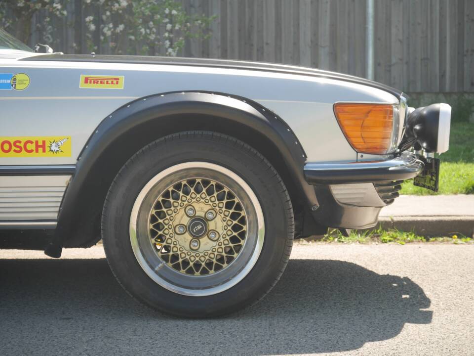 Image 20/26 of Mercedes-Benz 450 SLC (1900)