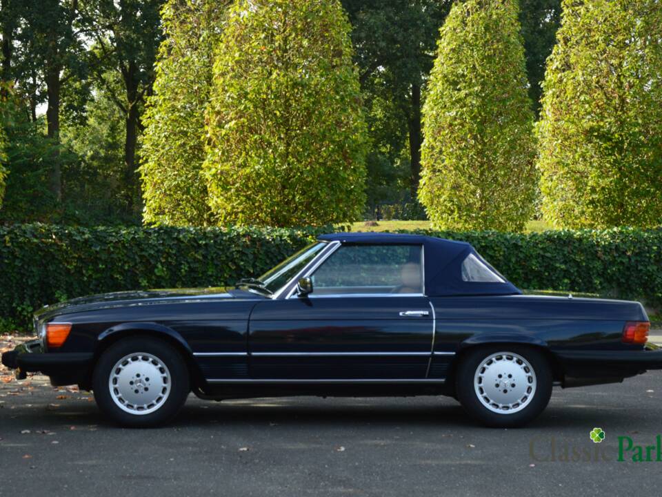 Image 5/50 de Mercedes-Benz 380 SL (1982)
