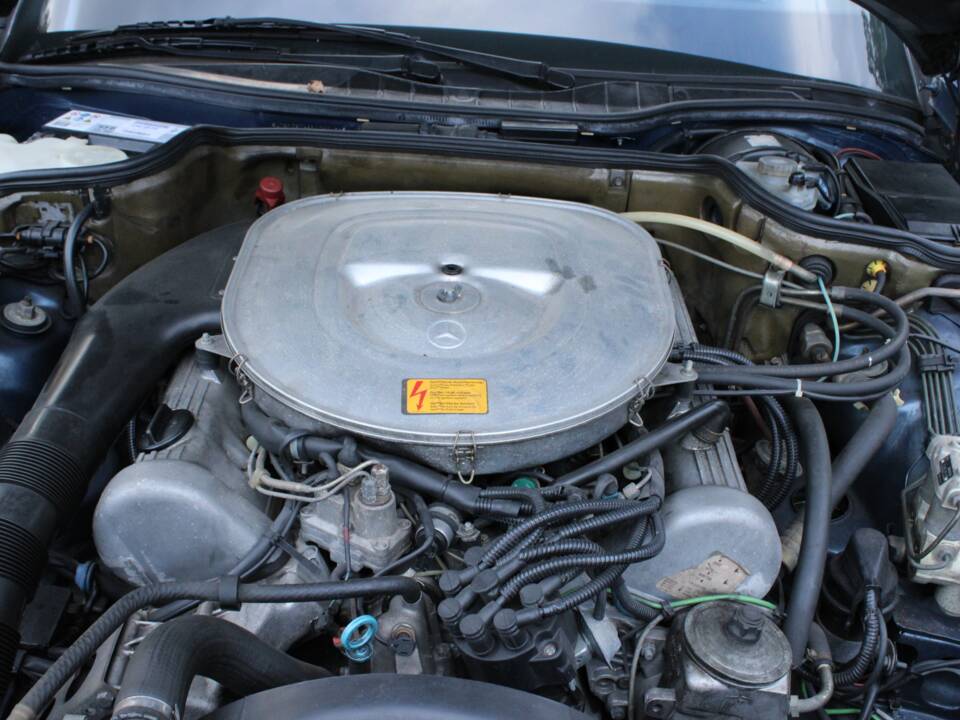 Image 18/70 of Mercedes-Benz 500 SE (1984)