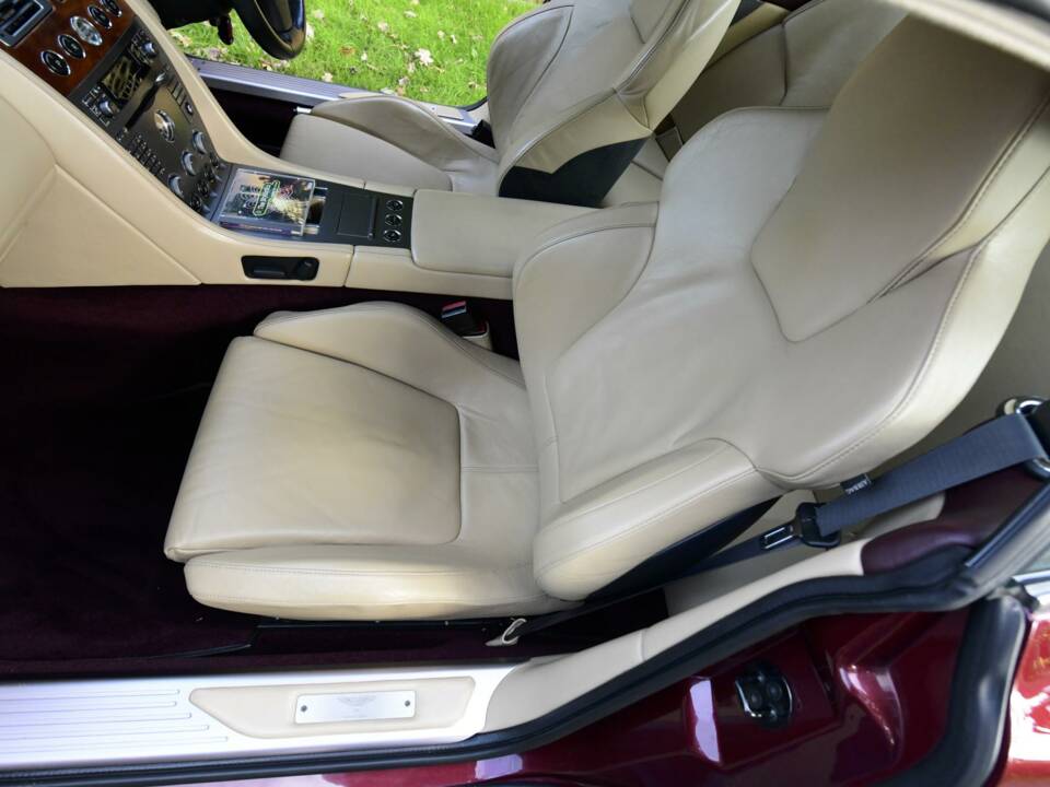 Bild 32/50 von Aston Martin DB 9 (2005)