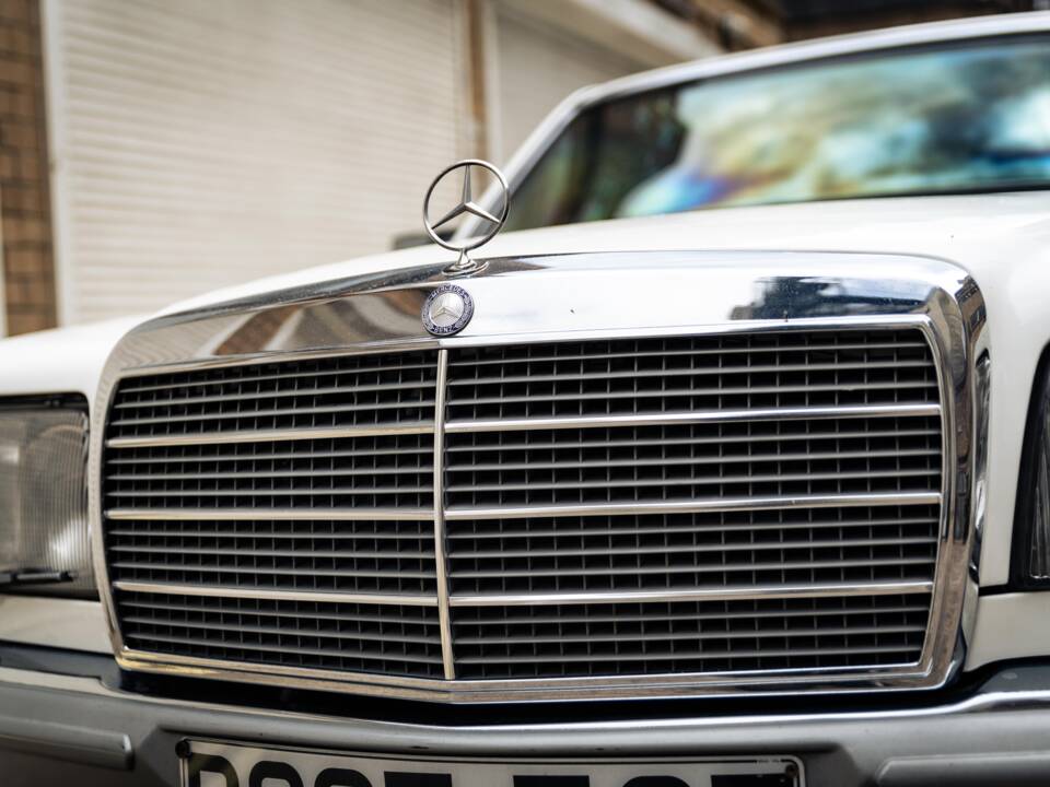 Image 38/50 of Mercedes-Benz 500 SEL (1984)