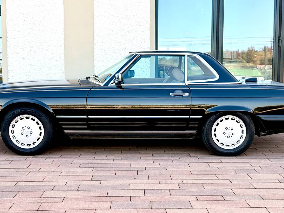 Immagine 2/20 di Mercedes-Benz 560 SL (1986)