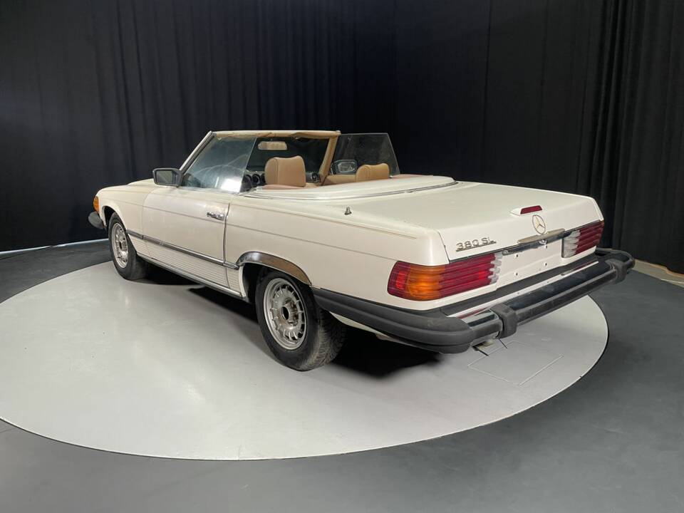 Image 8/8 of Mercedes-Benz 380 SL (1983)