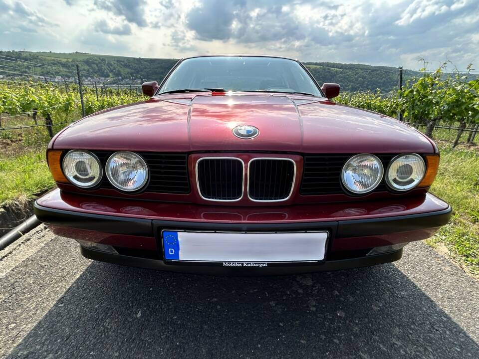 Image 4/51 of BMW 535i (1991)