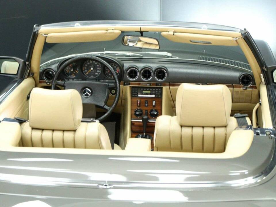 Image 21/30 of Mercedes-Benz 380 SL (1983)