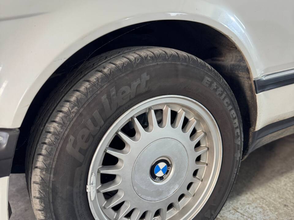 Image 9/37 of BMW 735i (1991)