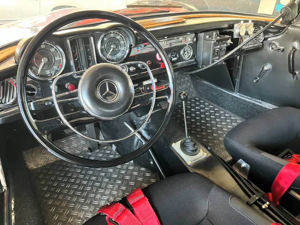 Afbeelding 17/29 van Mercedes-Benz 230 SL (1965)