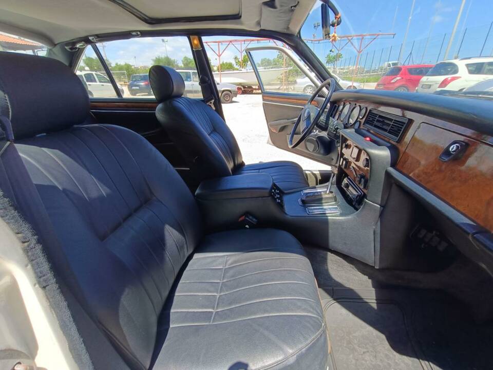 Image 32/50 of Jaguar XJ6 3.2 Sovereign (1983)